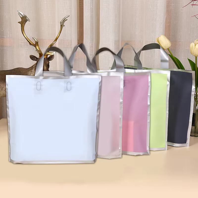 50枚入りフロスト加工ハンドショッピングバッグ、シルバーエッ - Event Party Shop のレビューと価格
