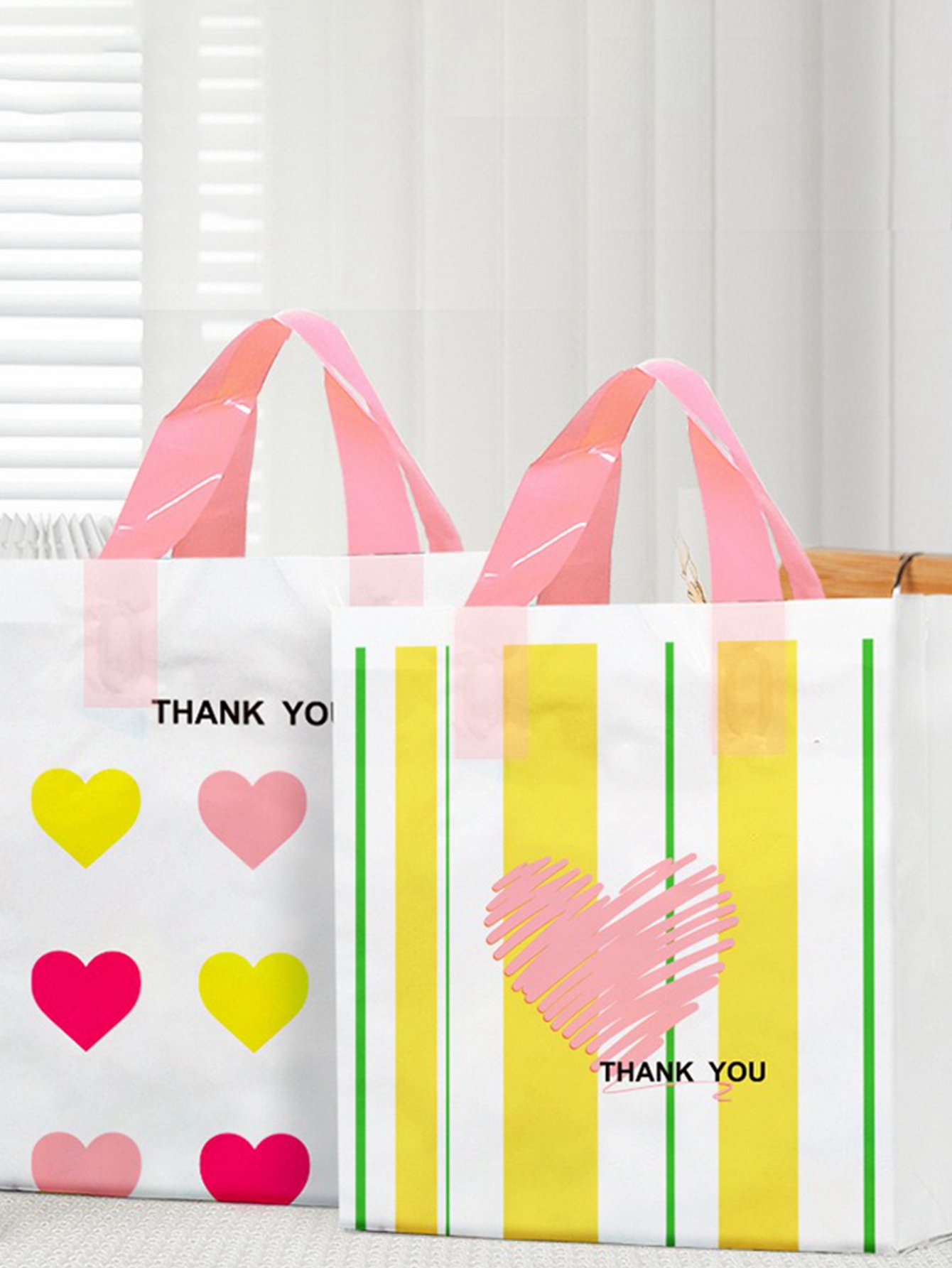 感謝の贈り物プラスチックトートバッグ、垂直ストライプ、ショッ - Event Party Shop のレビューと価格